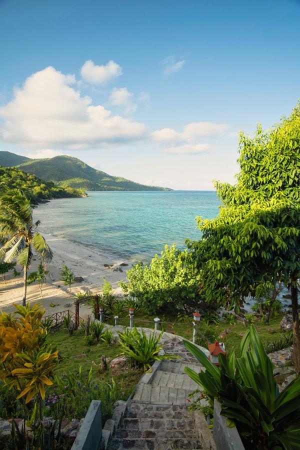 Legon Waru Cottage Karimunjawa Bagian luar foto