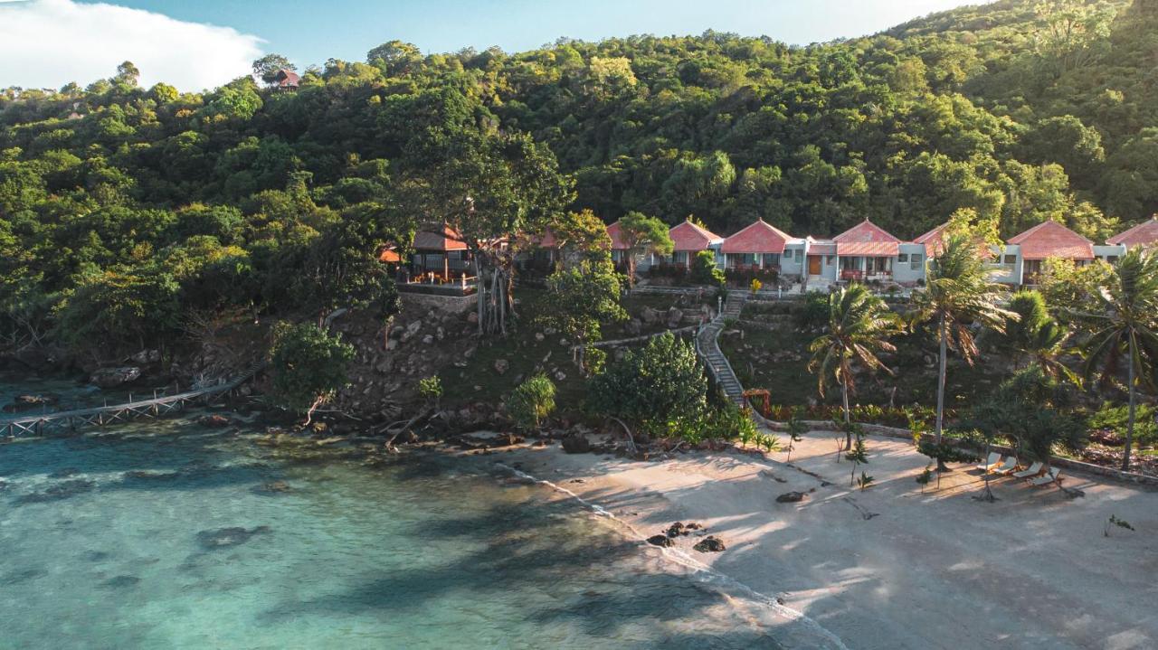 Legon Waru Cottage Karimunjawa Bagian luar foto